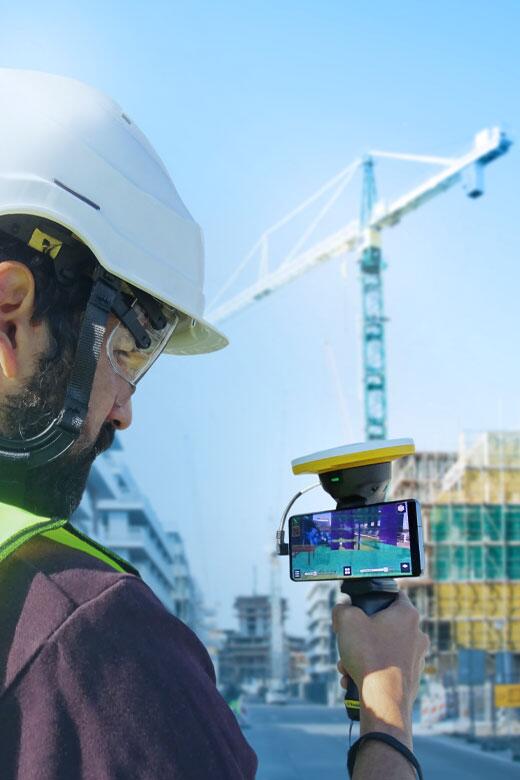 Engineer with Trimble SiteVision on site 