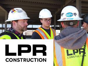 Byggnadsarbetare från LRP på byggarbetsplatsen