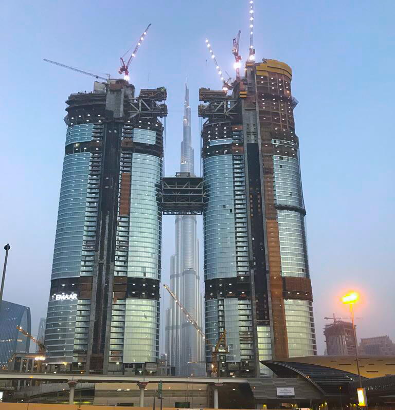 Tekla软件成就悬挂在迪拜市中心的天空泳池